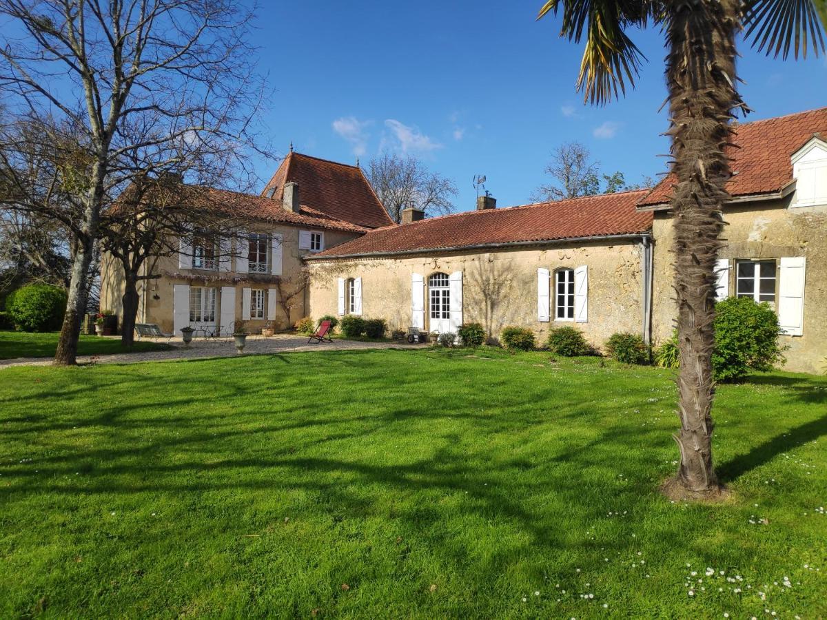 Au Chateau Juillac Exterior foto